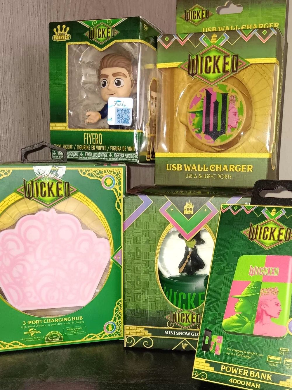 5pk $12 Wicked Collectible Tech & Figure Bundle - Green & Pink